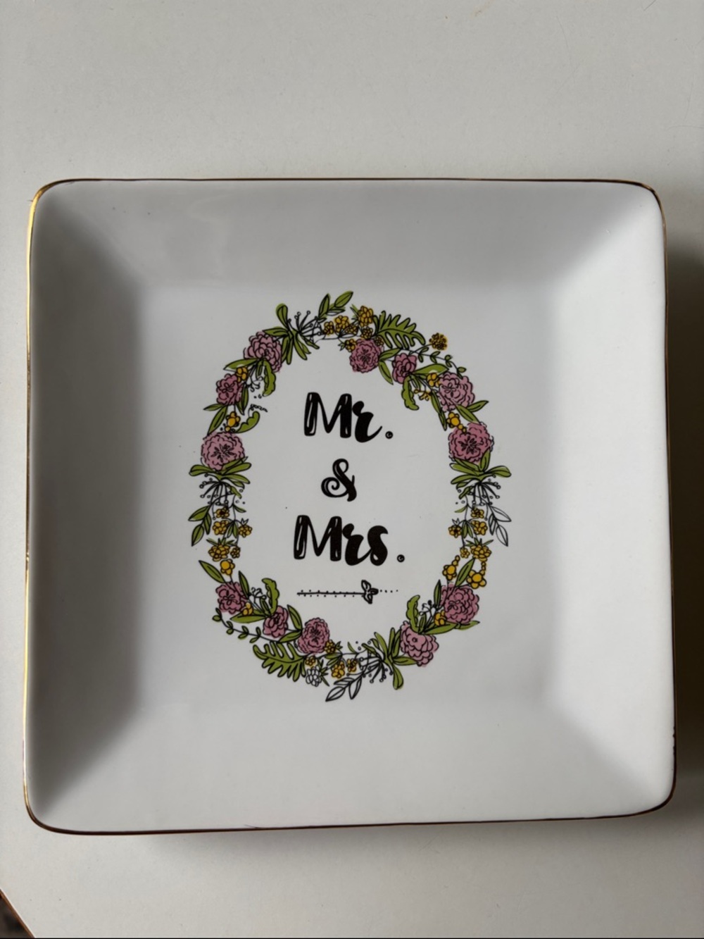 3/15$ ✨ Love Fig Mr. & Mrs. ring  Dish trinket dish catch all white floral gold